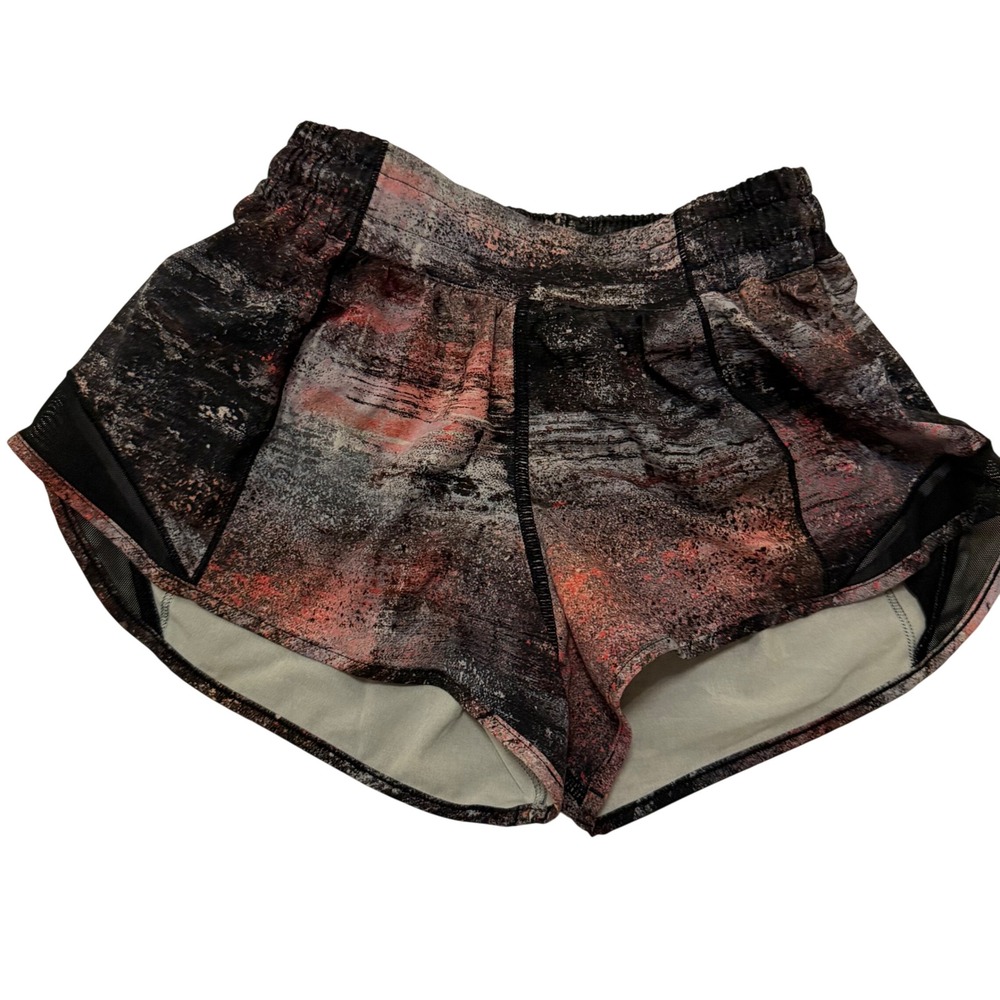 Lululemon Hotty Hot Short II 2.5 Cosmic Shift Multi Size 4 W7ATHR